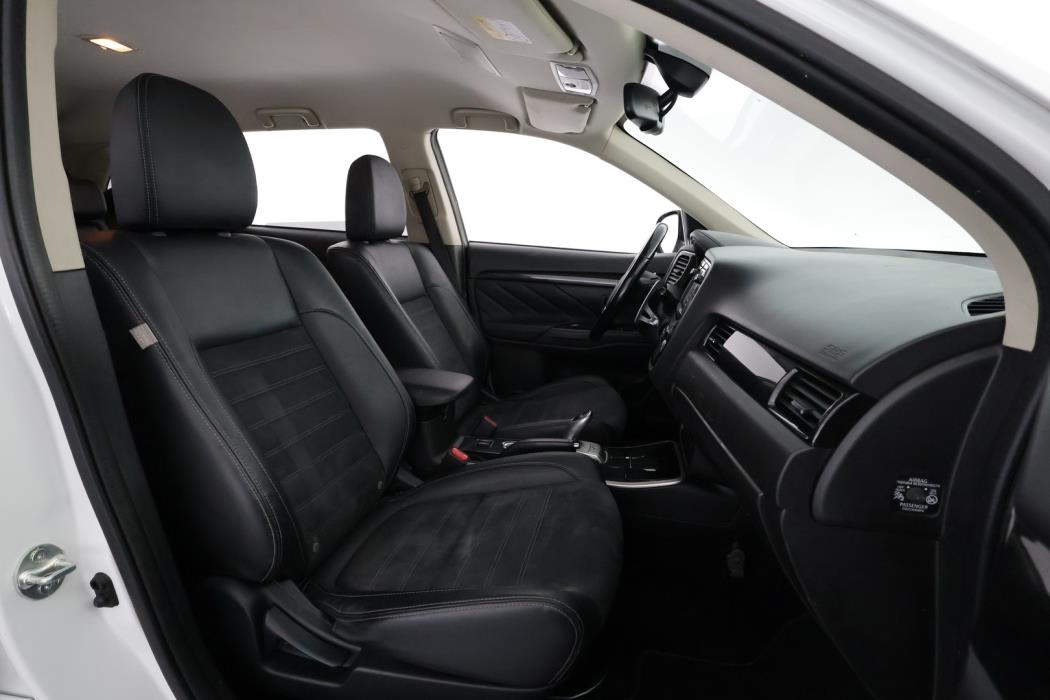 MITSUBISHI OUTLANDER PHEV 2016