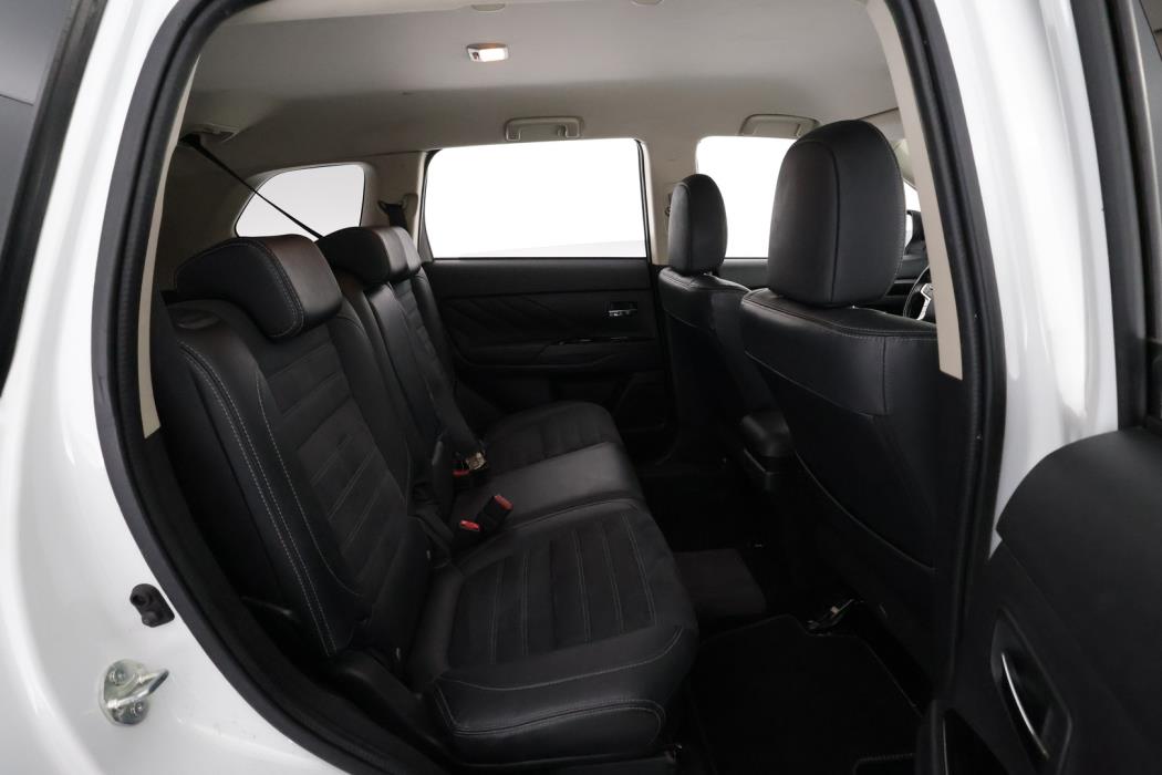 MITSUBISHI OUTLANDER PHEV 2016