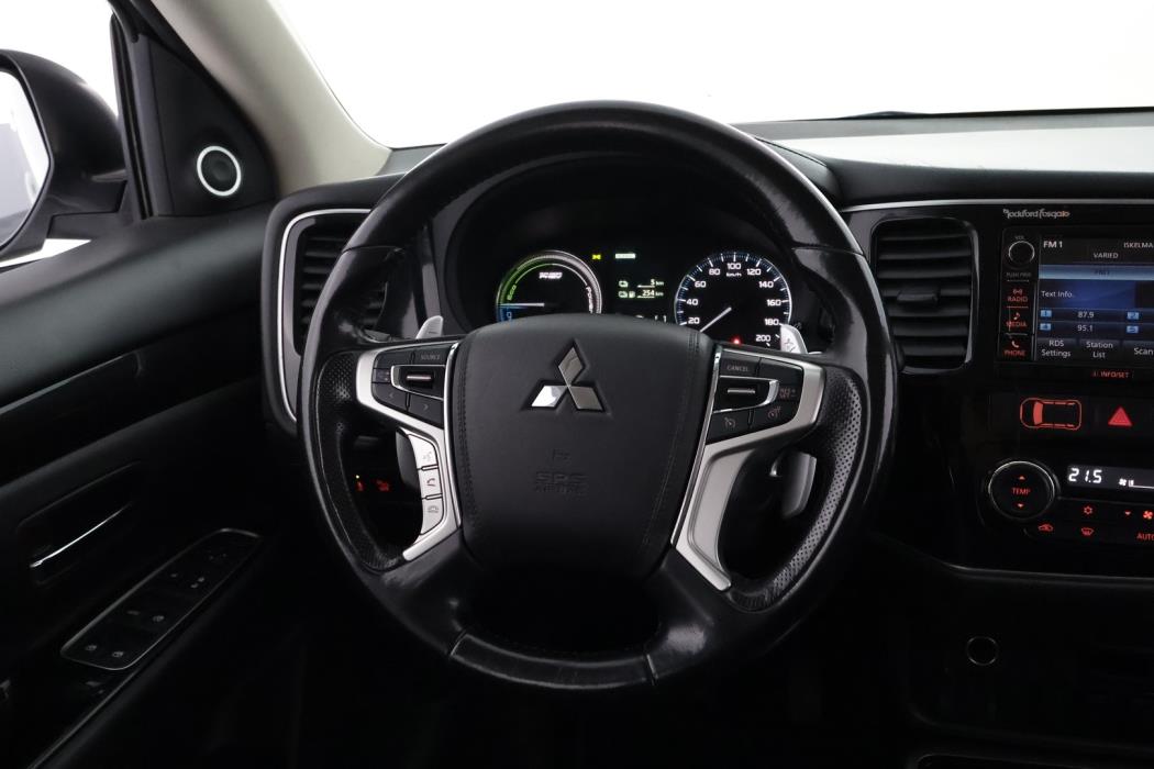 MITSUBISHI OUTLANDER PHEV 2016