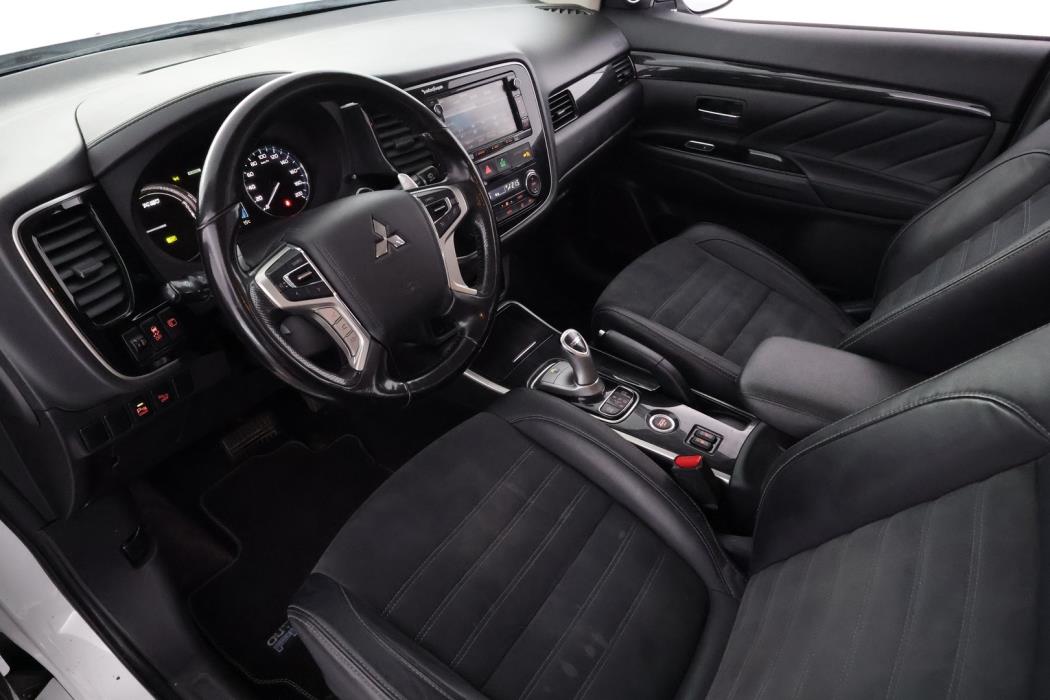 MITSUBISHI OUTLANDER PHEV 2016