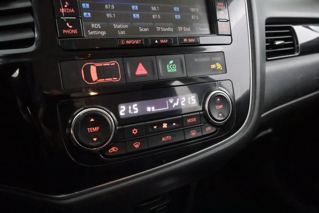 MITSUBISHI OUTLANDER PHEV 2016