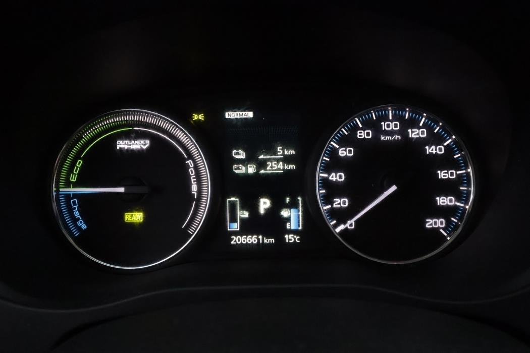 MITSUBISHI OUTLANDER PHEV 2016