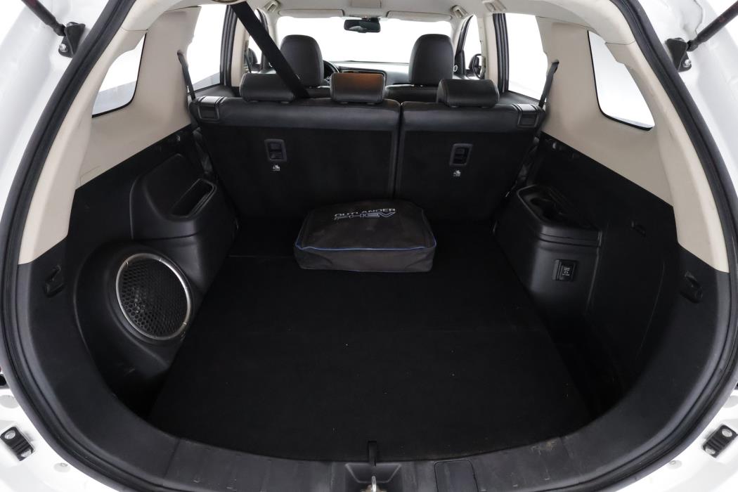 MITSUBISHI OUTLANDER PHEV 2016