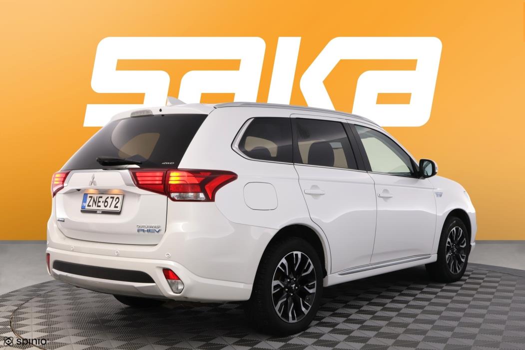 MITSUBISHI OUTLANDER PHEV 2016