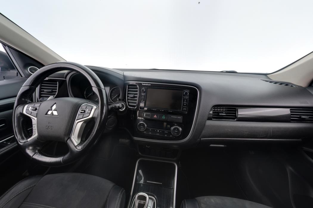 MITSUBISHI OUTLANDER PHEV 2016