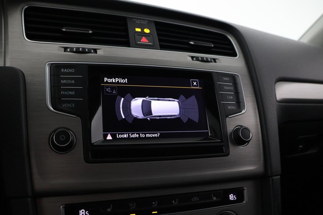 VOLKSWAGEN Golf 2015