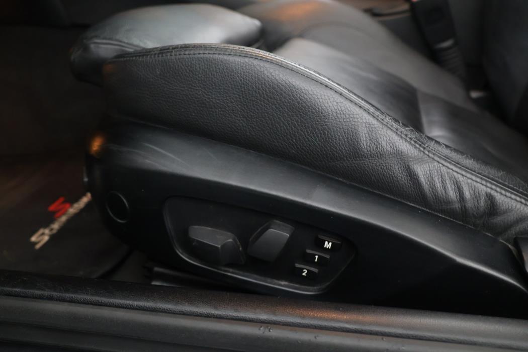 BMW 330 2008