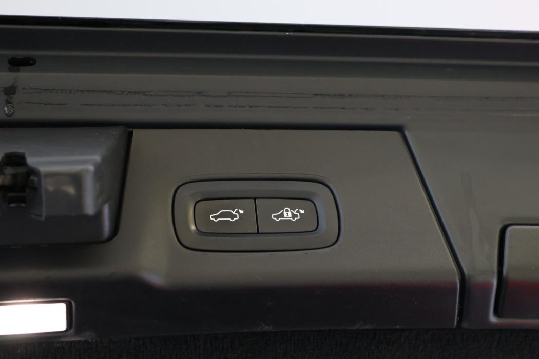 VOLVO V90 2021