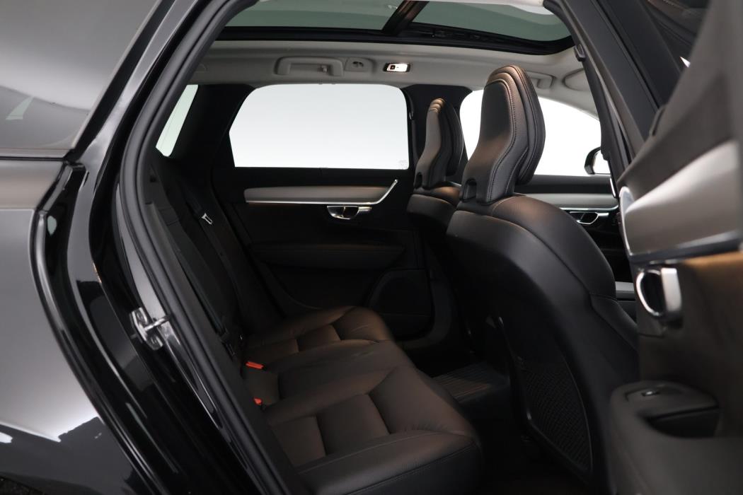 VOLVO V90 2021