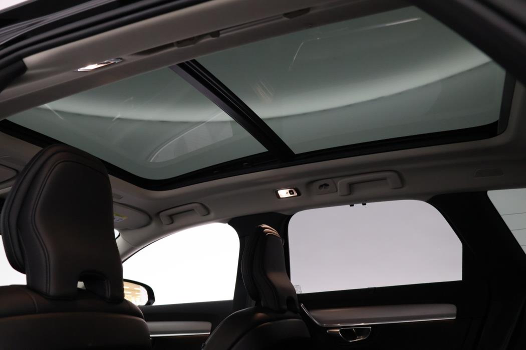 VOLVO V90 2021