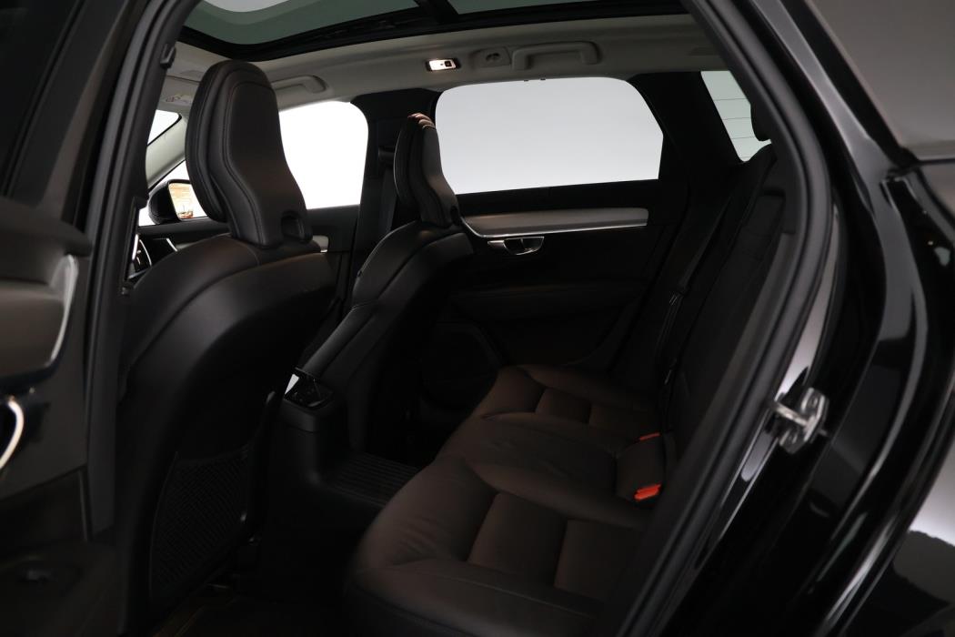 VOLVO V90 2021