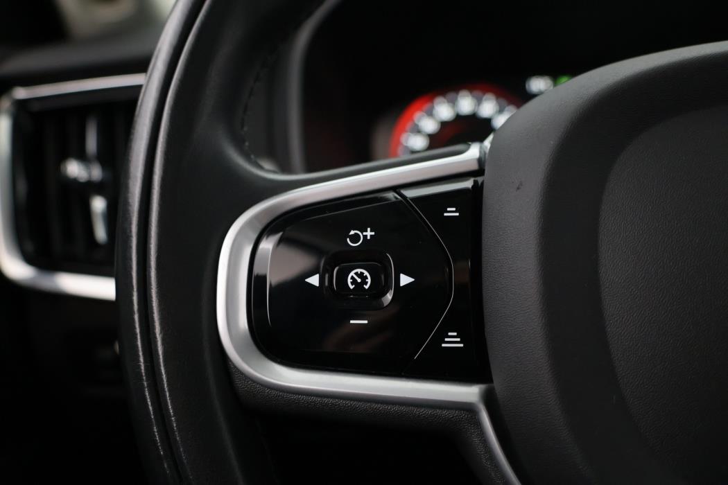 VOLVO V90 2021
