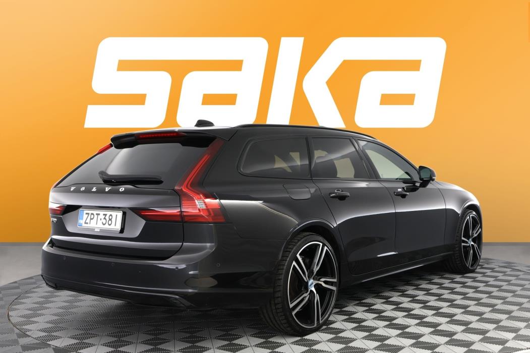 VOLVO V90 2021