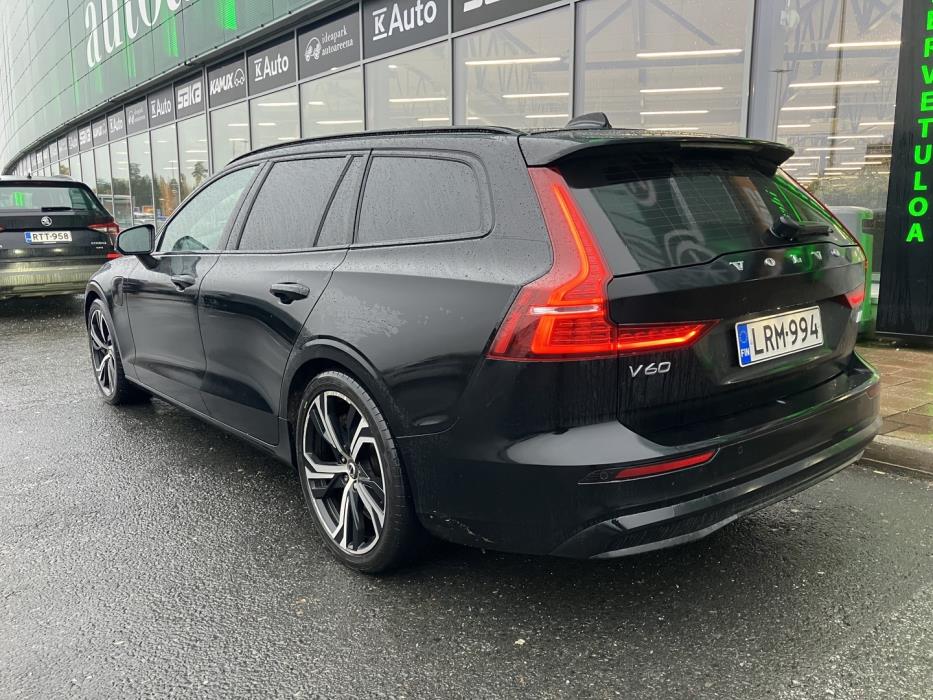 VOLVO V60 2023