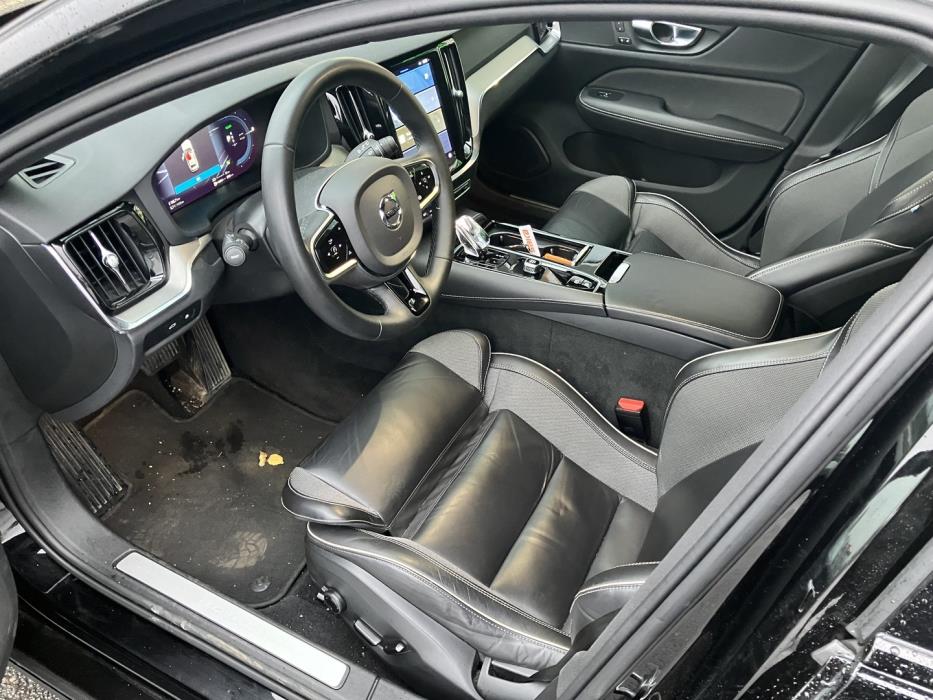 VOLVO V60 2023