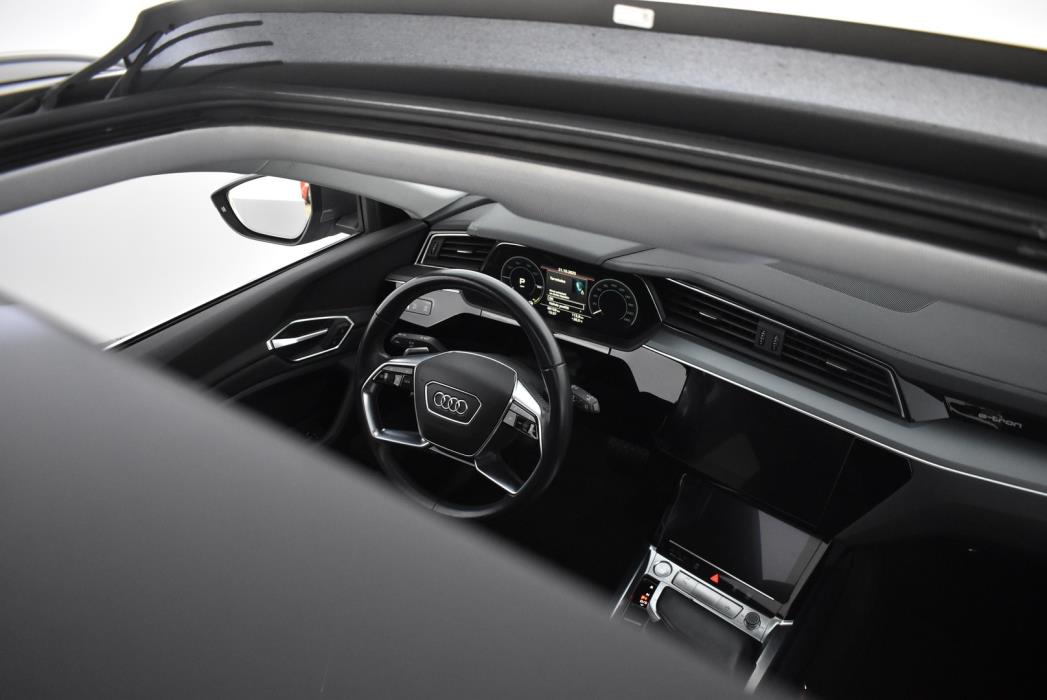 AUDI e-tron 2020