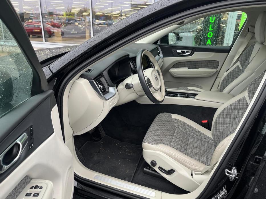 VOLVO XC60 2021