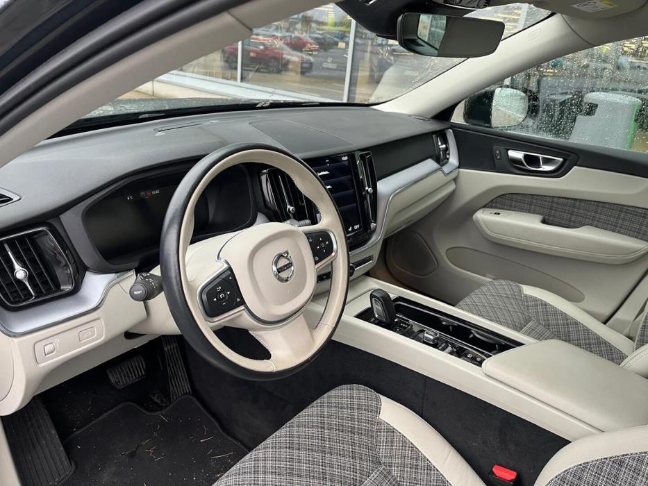 VOLVO XC60 2021