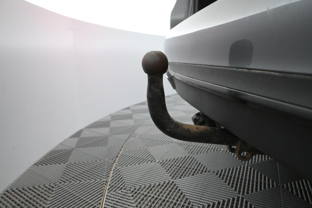 MERCEDES-BENZ E 2019