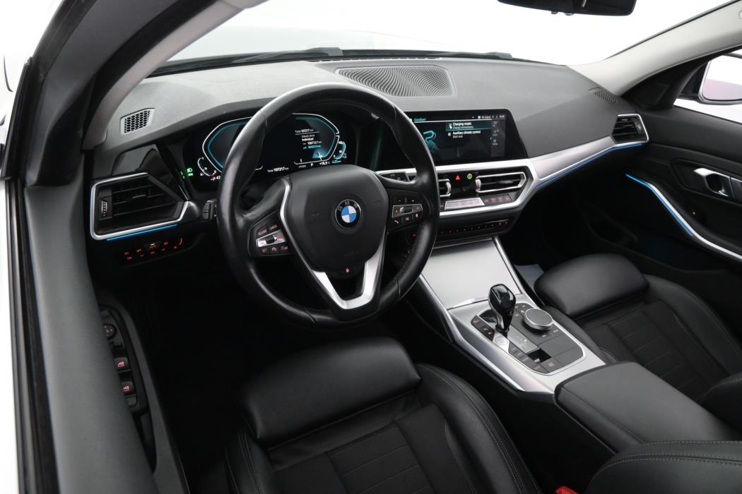 BMW 330 2021