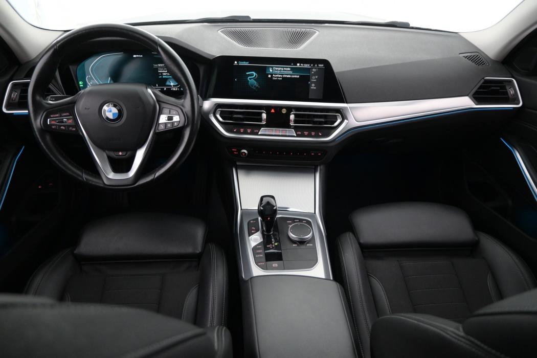 BMW 330 2021
