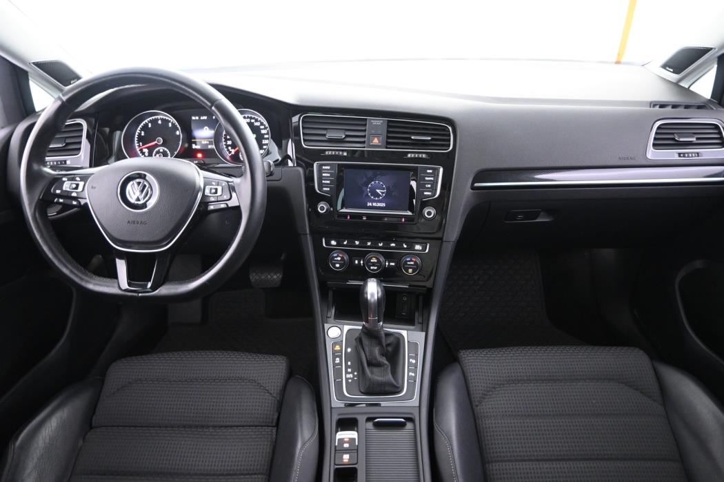 VOLKSWAGEN Golf 2014