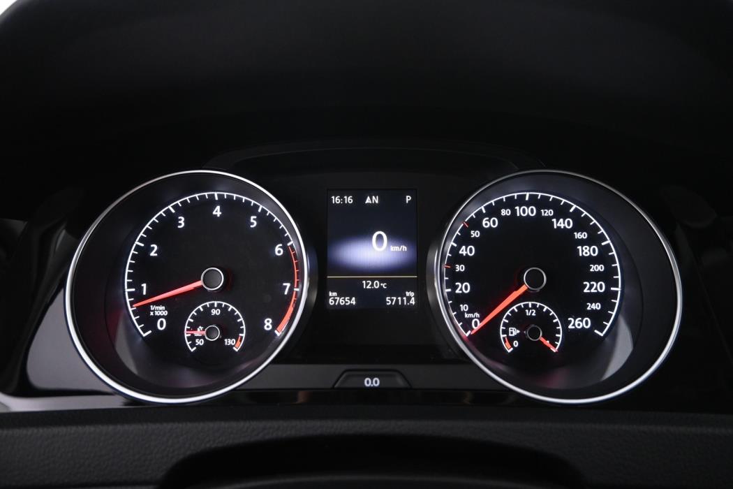 VOLKSWAGEN Golf 2014
