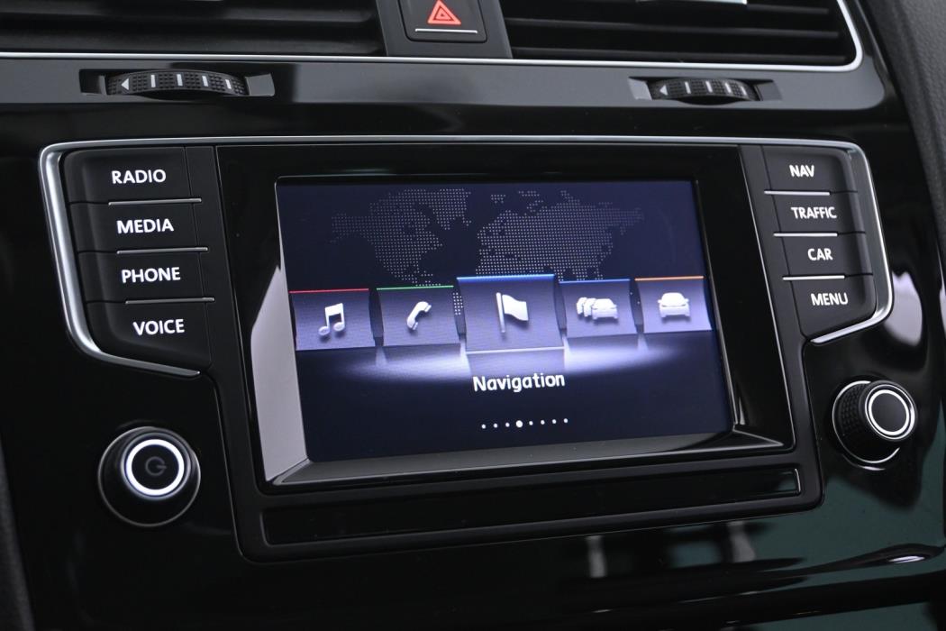 VOLKSWAGEN Golf 2014