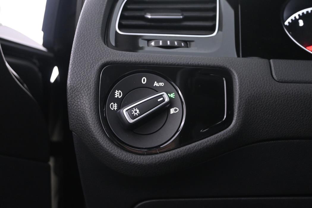 VOLKSWAGEN Golf 2014