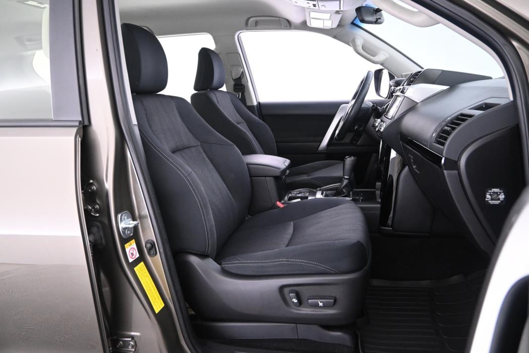 TOYOTA Land Cruiser 2016