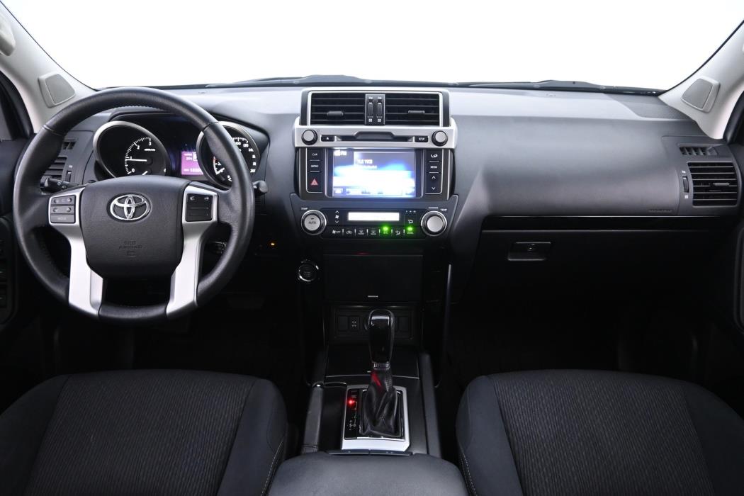 TOYOTA Land Cruiser 2016