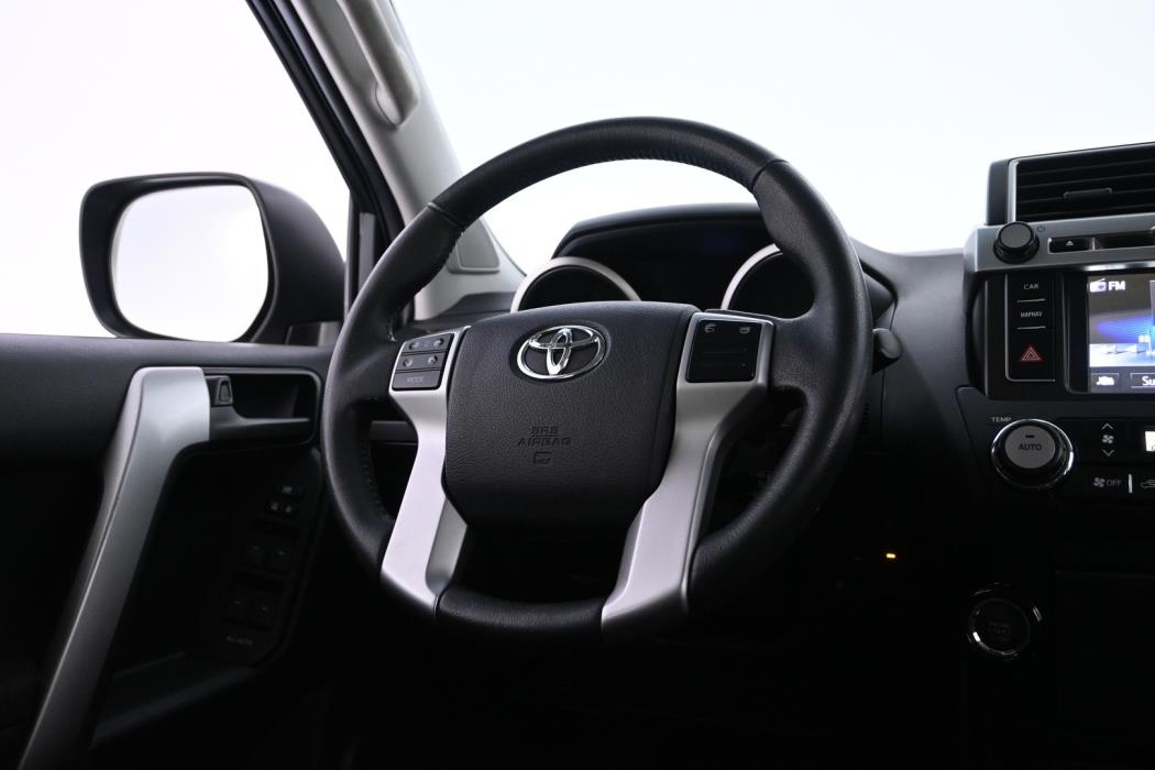 TOYOTA Land Cruiser 2016