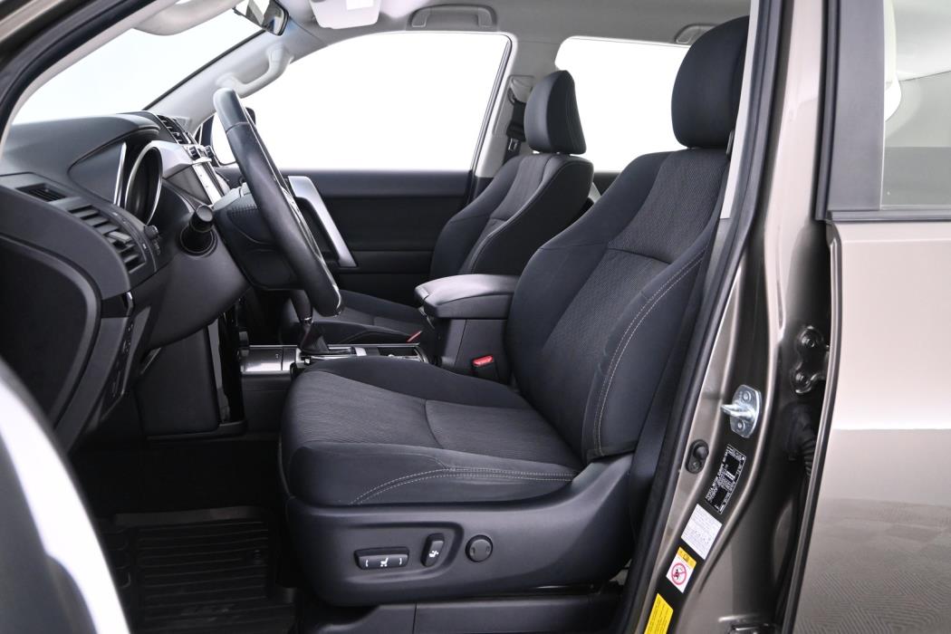 TOYOTA Land Cruiser 2016