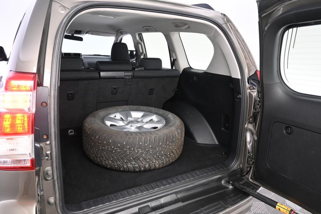 TOYOTA Land Cruiser 2016