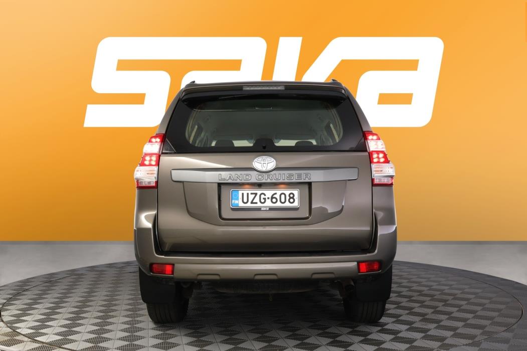 TOYOTA Land Cruiser 2016
