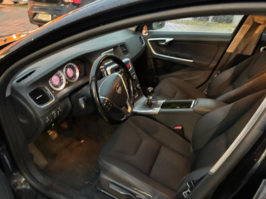 VOLVO V60 2012