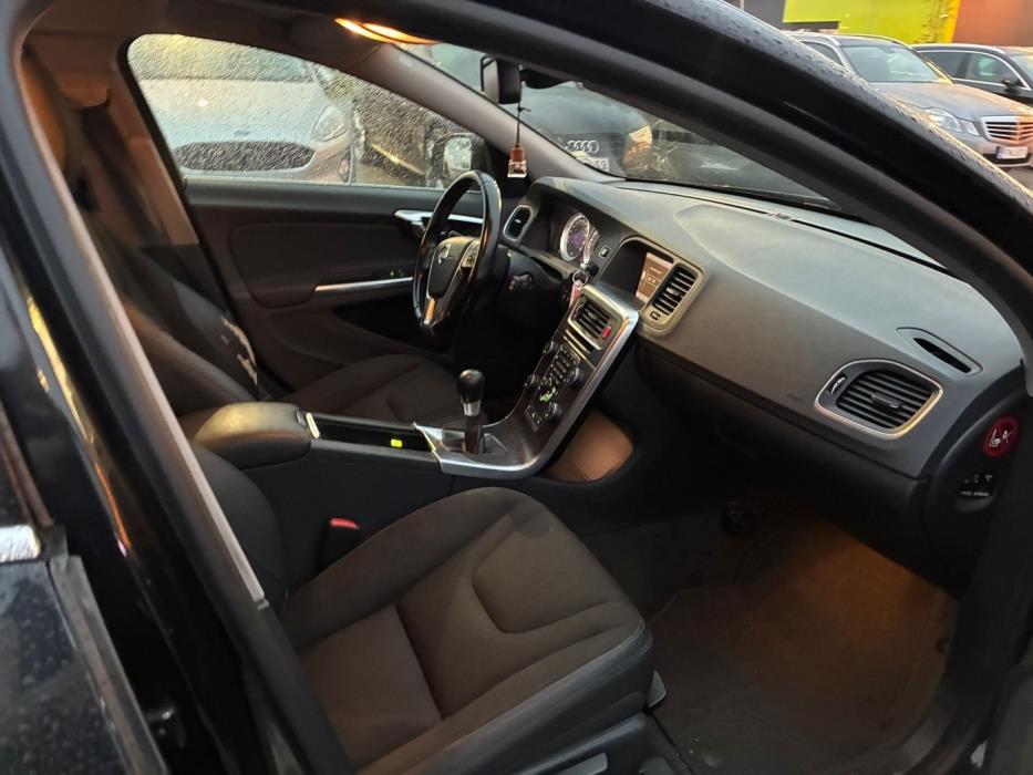VOLVO V60 2012