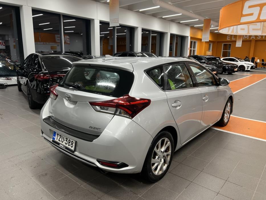 TOYOTA Auris 2016