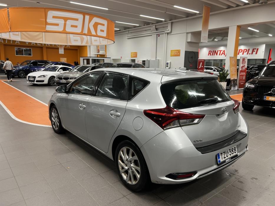 TOYOTA Auris 2016