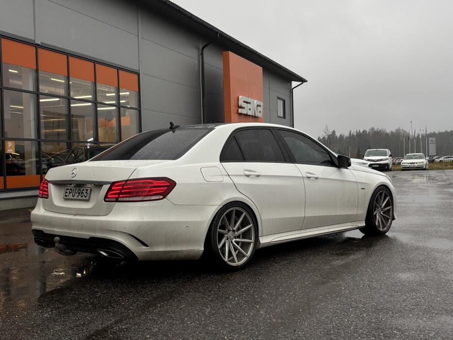 MERCEDES-BENZ E 2016