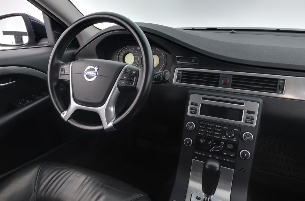 VOLVO V70 2010