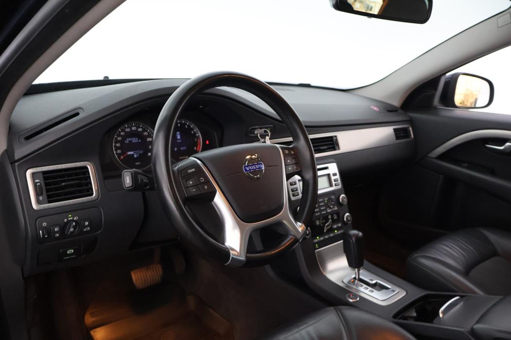 VOLVO V70 2010