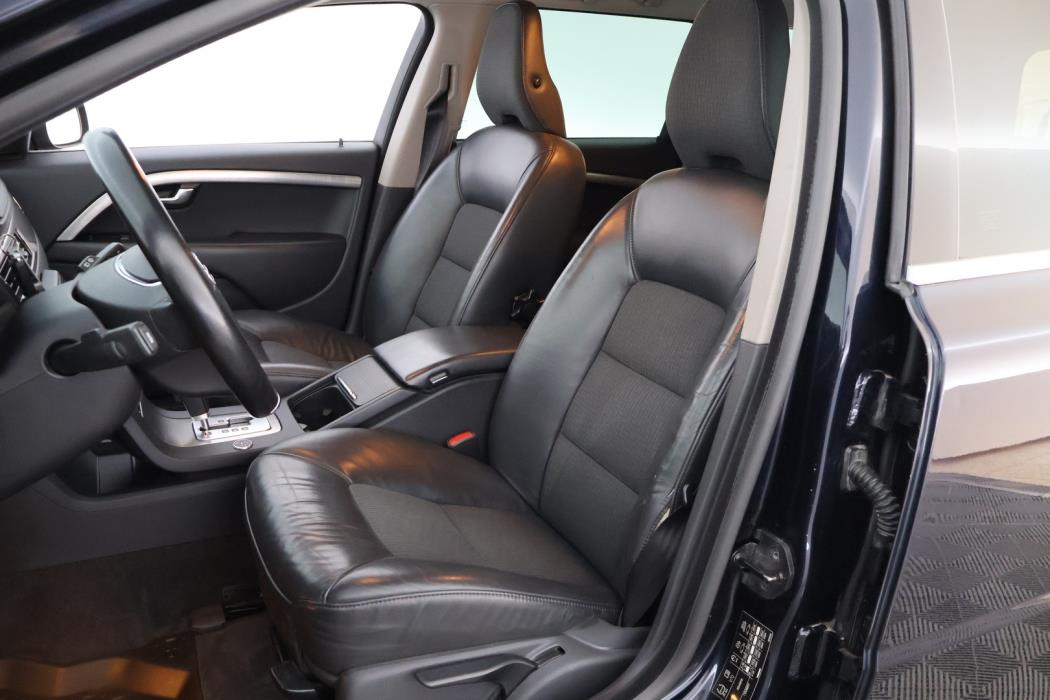 VOLVO V70 2010