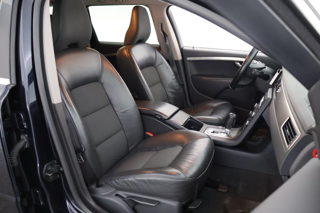 VOLVO V70 2010
