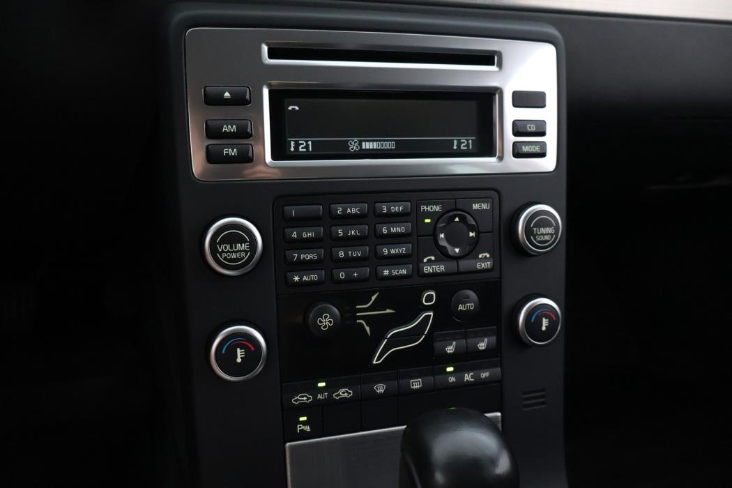 VOLVO V70 2010