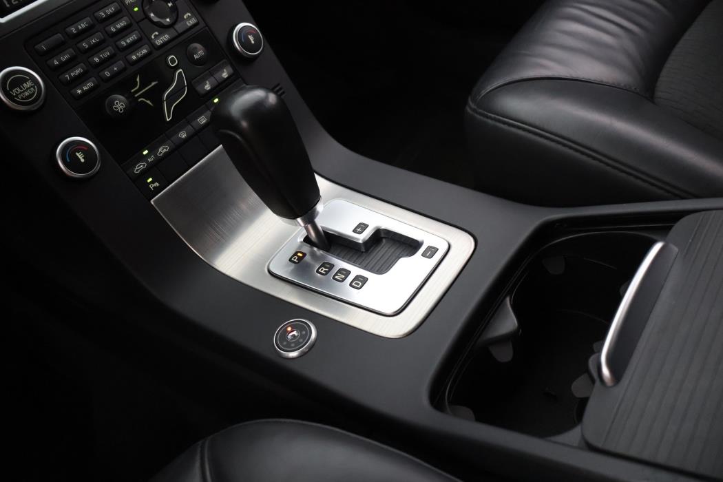 VOLVO V70 2010