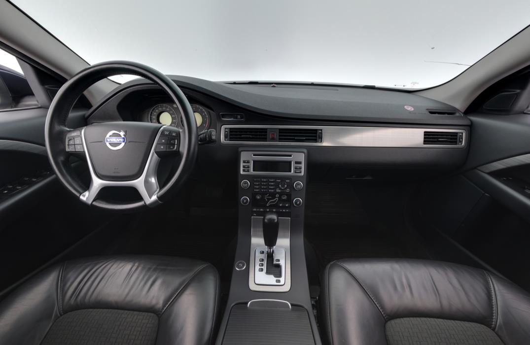 VOLVO V70 2010
