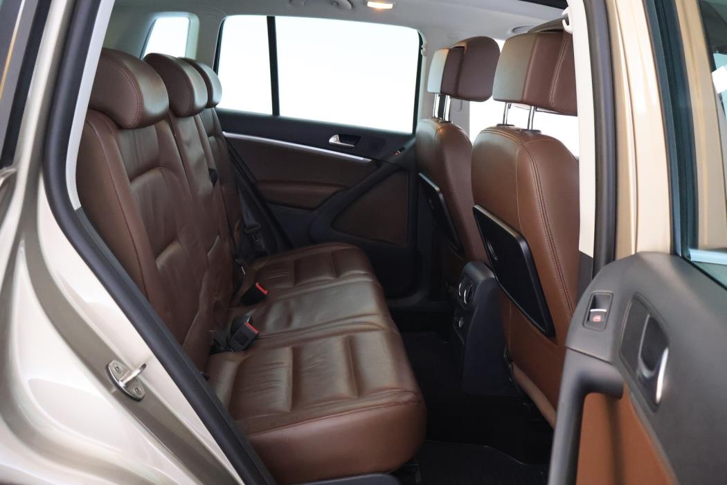 VOLKSWAGEN Tiguan 2012