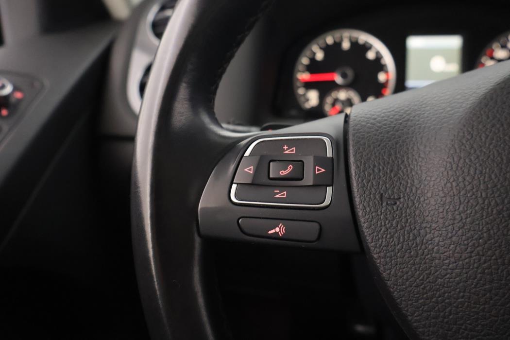 VOLKSWAGEN Tiguan 2012