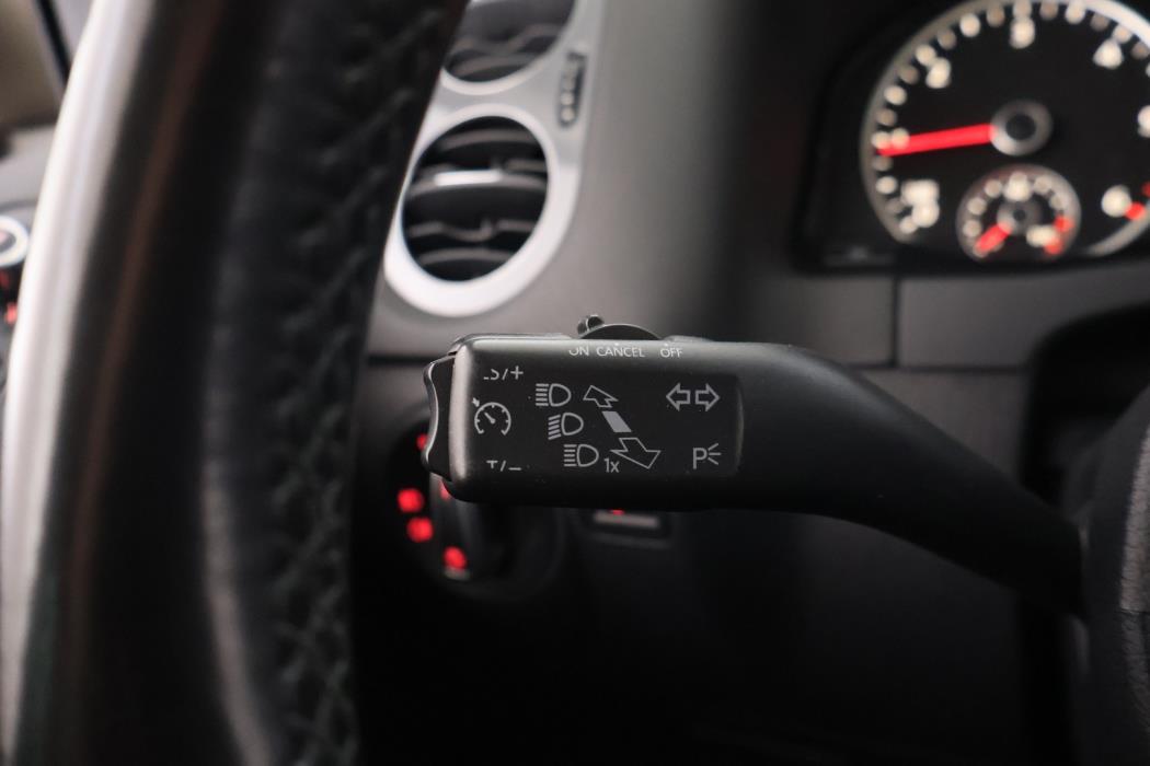 VOLKSWAGEN Tiguan 2012